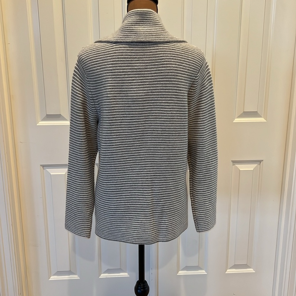 Talbots, Women’s large petite, gray & white one button sweater. - Picture 3 of 7